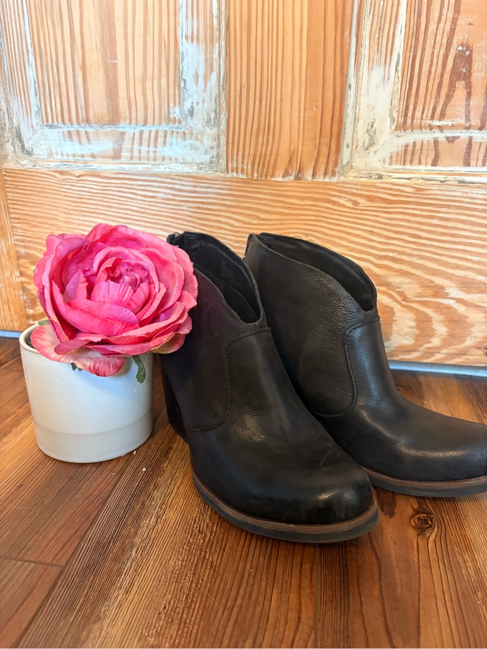Kork-Ease Black Leather short boot/bootie sz 9